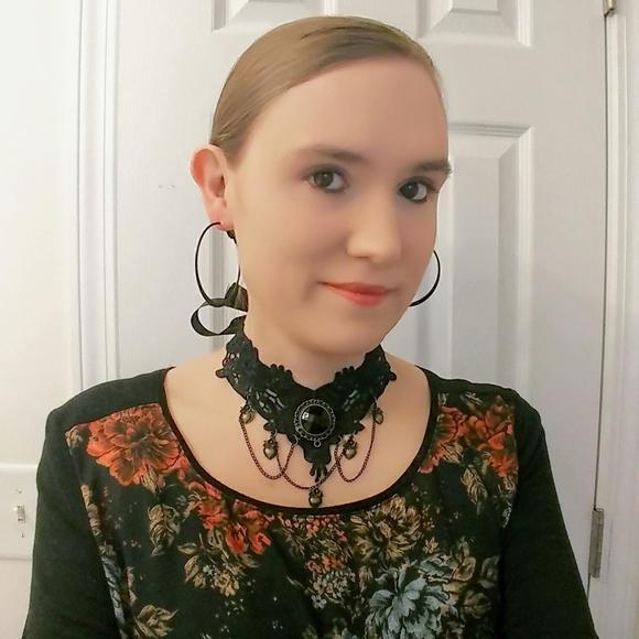 Meet your Posh Ambassador, Carrie - Picture 1 of 1